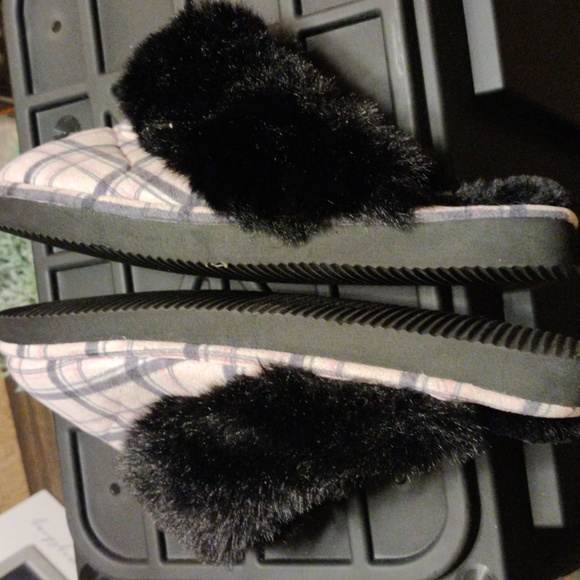 Lane Bryant Pink and black fur and plaid slippers size 7.5 - Picture 6 of 6